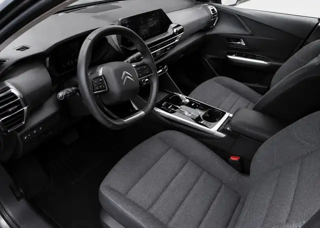 Citroen C5 X view 3
