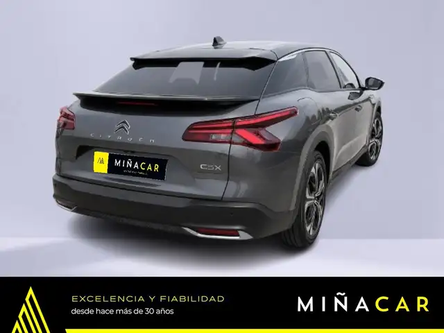 Citroen C5 X view 2