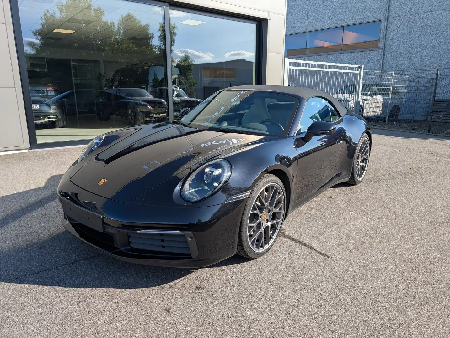 Porsche 992 Carrera 2 Cabrio PDK|Sports exhaust|Sport chrono Zwart - 2