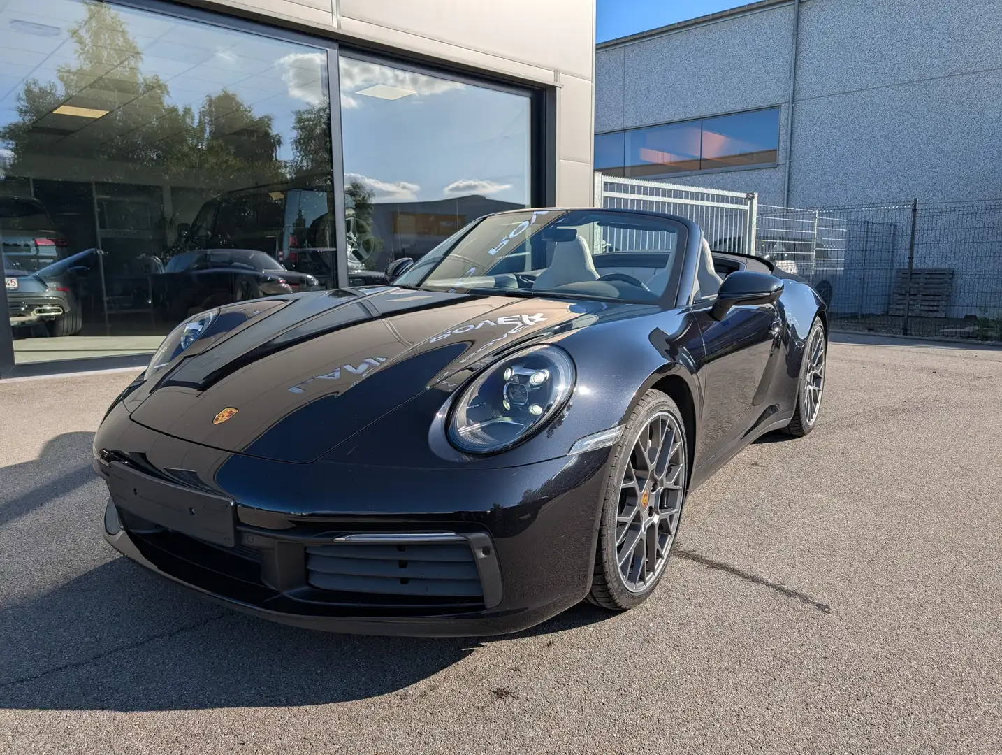 Porsche 992 Carrera 2 Cabrio PDK|Sports exhaust|Sport chrono Zwart - 1