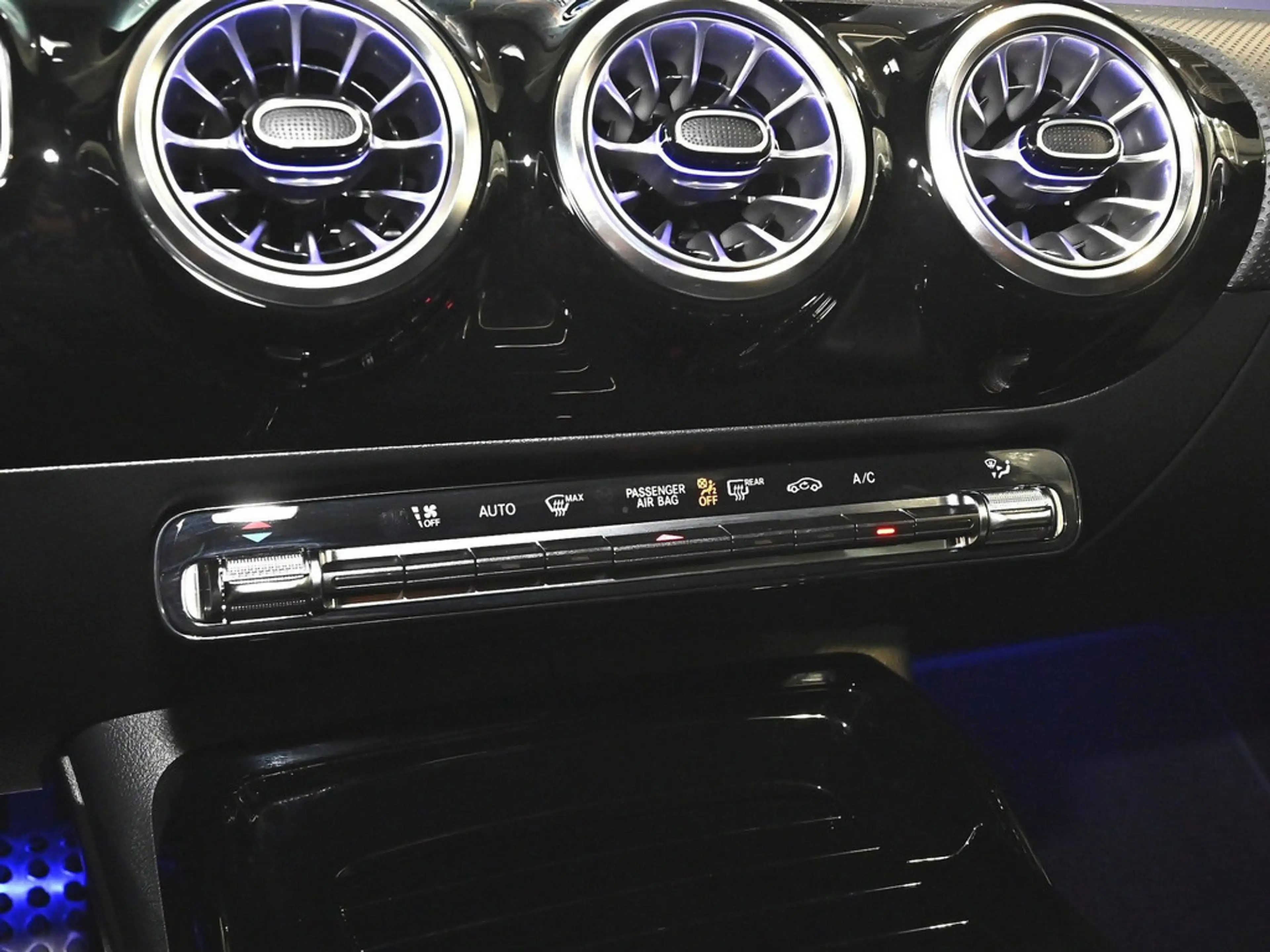 Mercedes-Benz CLA 35 AMG SB 4M NIGHT PANO MULTIB. LED NAVI — photo 15