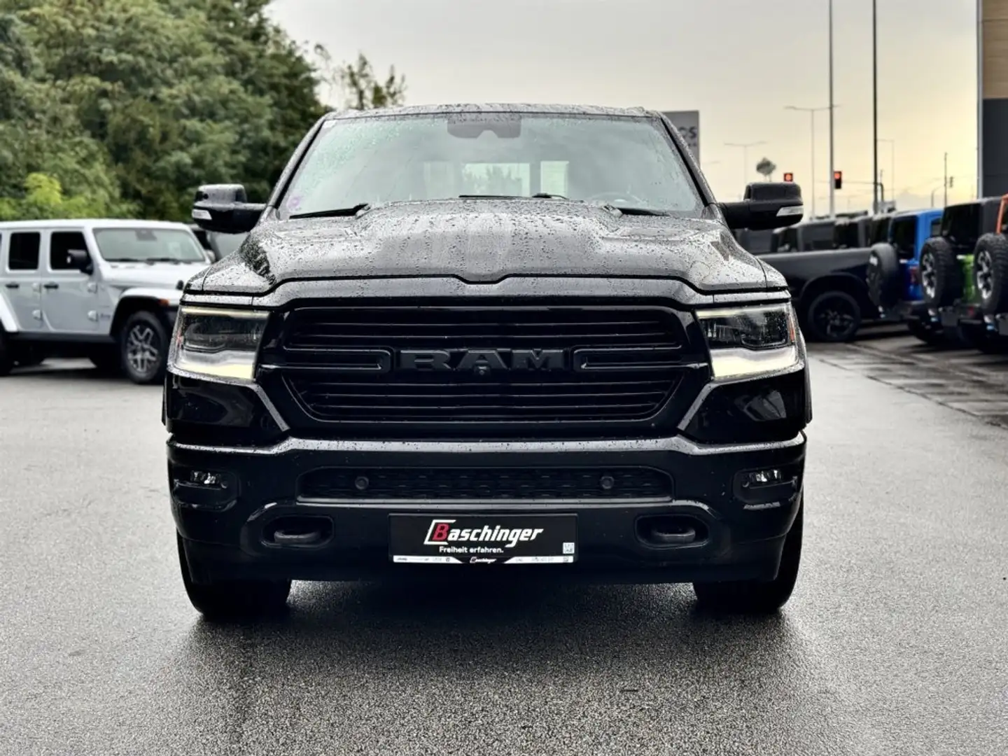 Dodge RAM LKW Quad Cab 5,7 Laramie Night Edition Noir - 2