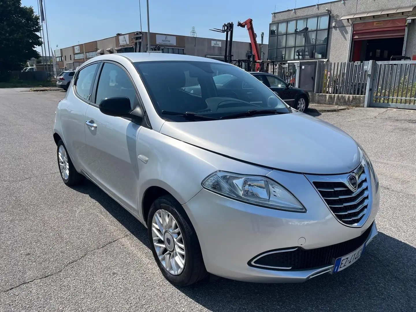 Lancia Ypsilon 1.2 69 CV 5 porte Elle Zilver - 2