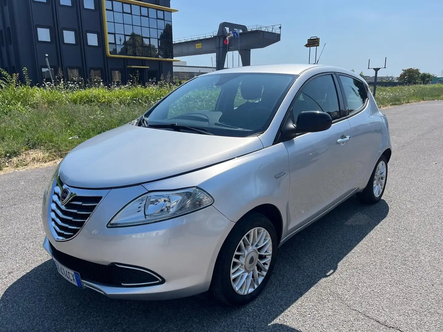 Lancia Ypsilon 1.2 69 CV 5 porte Elle Zilver - 1