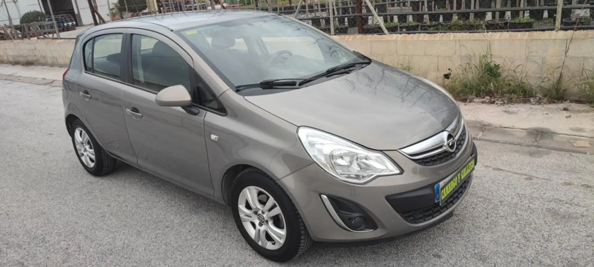 Opel Corsa 1.2 Expression RAC Marrón - 2