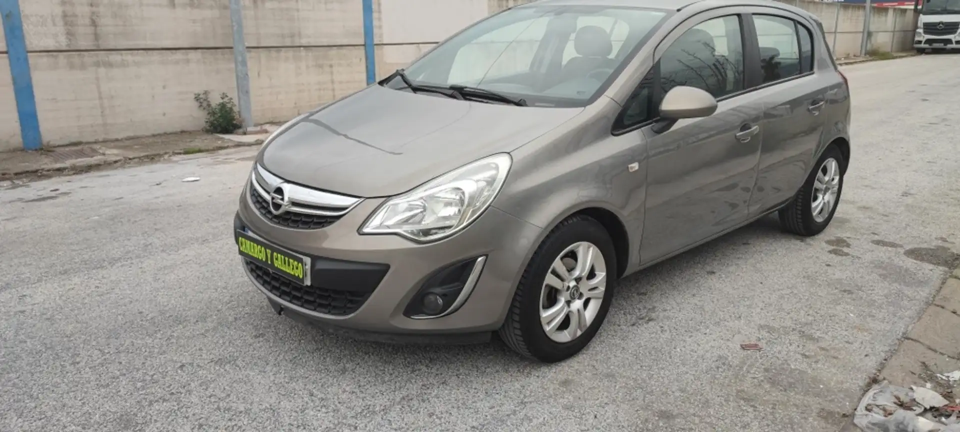 Opel Corsa 1.2 Expression RAC Marrón - 1