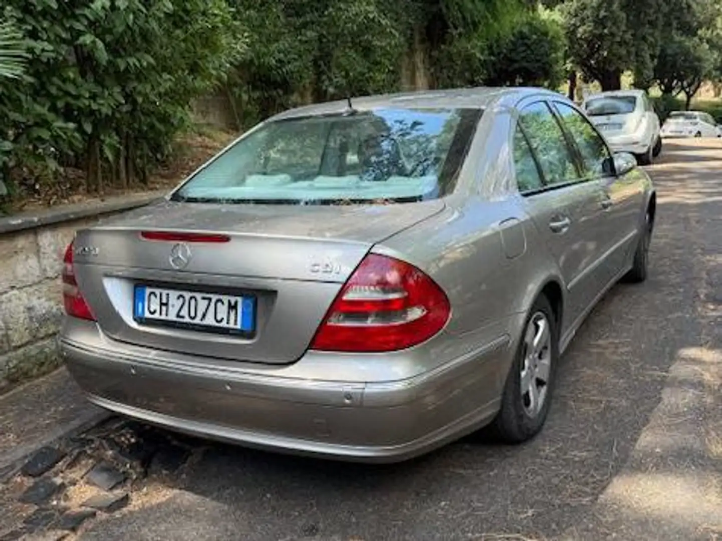 Mercedes-Benz E 270 Avantgarde Beige - 1