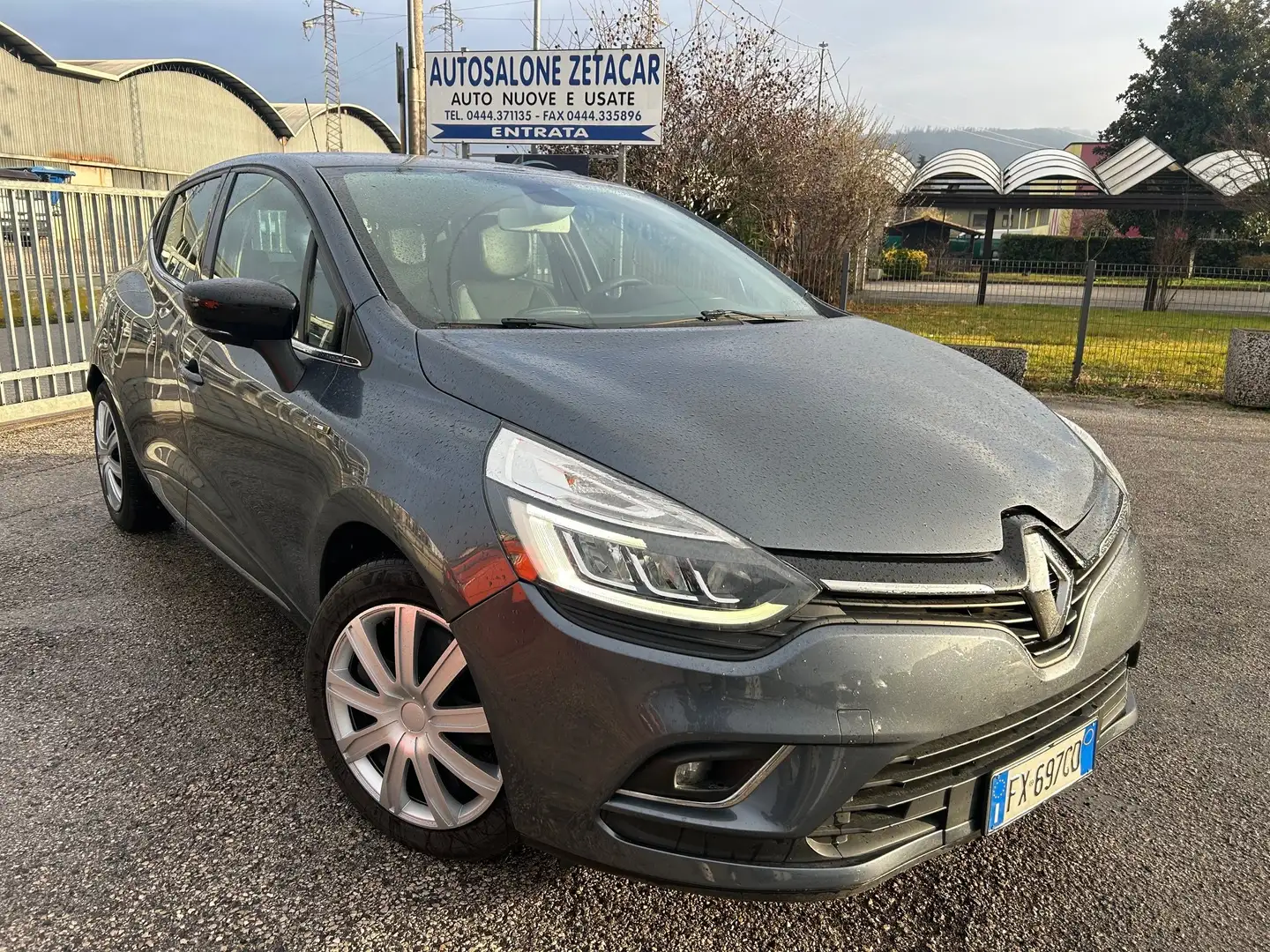 Renault Clio Clio 1.5 dci Moschino Zen 75cv *OK NEOPATENTATI* Gris - 1