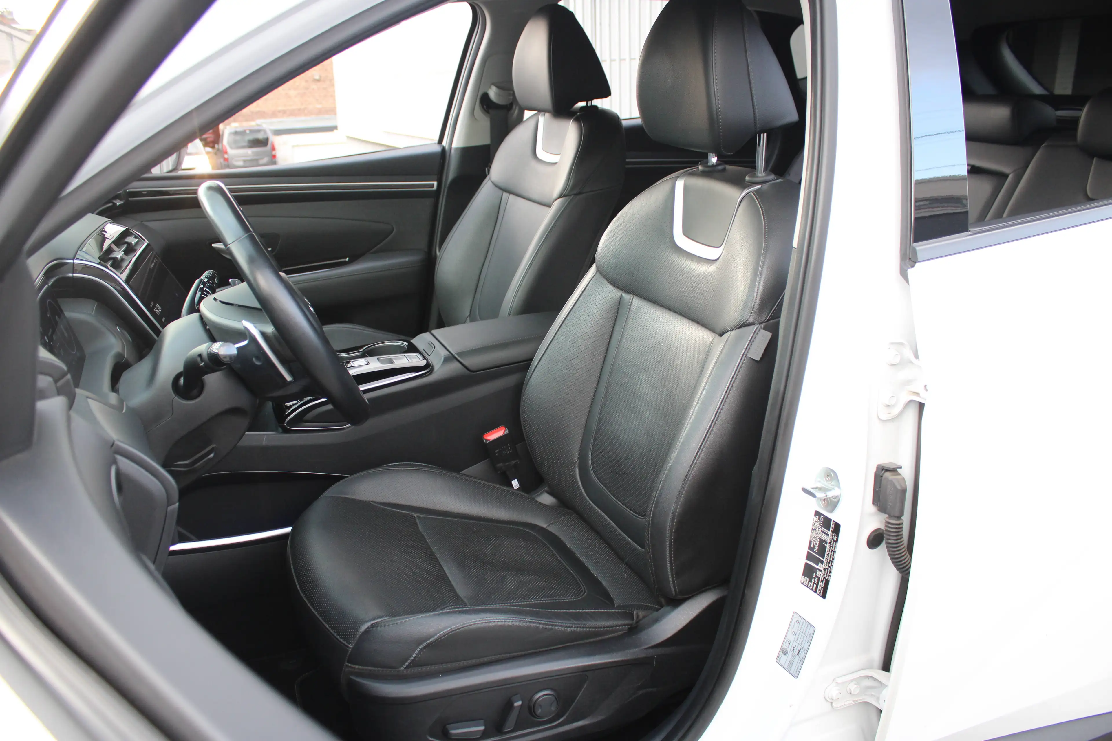 Hyundai TUCSON 1.6 T-GDi MHEV Shine+BOÎTE AUTO+CUIR+CAMERA — photo 13