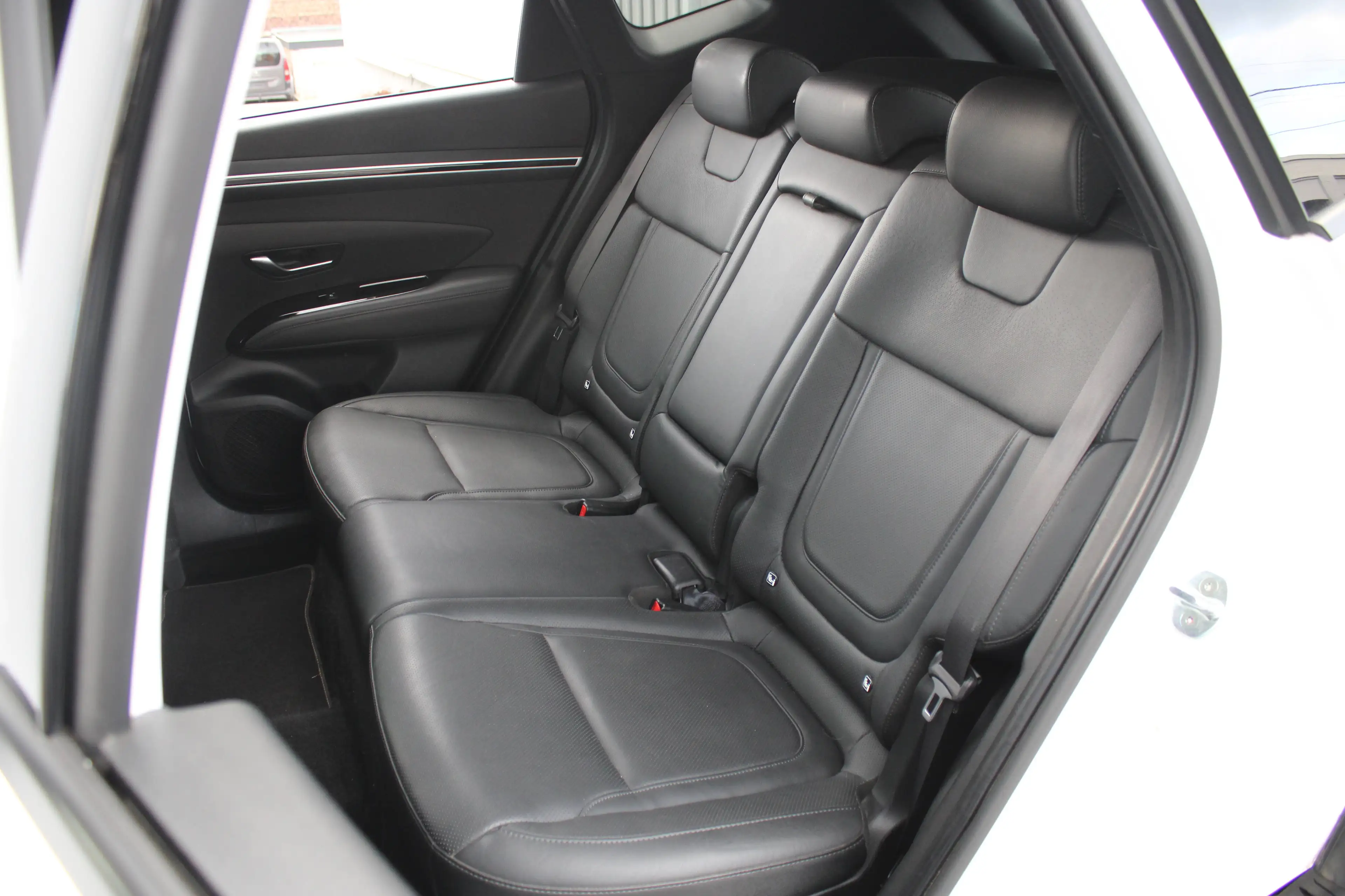 Hyundai TUCSON 1.6 T-GDi MHEV Shine+BOÎTE AUTO+CUIR+CAMERA — photo 14