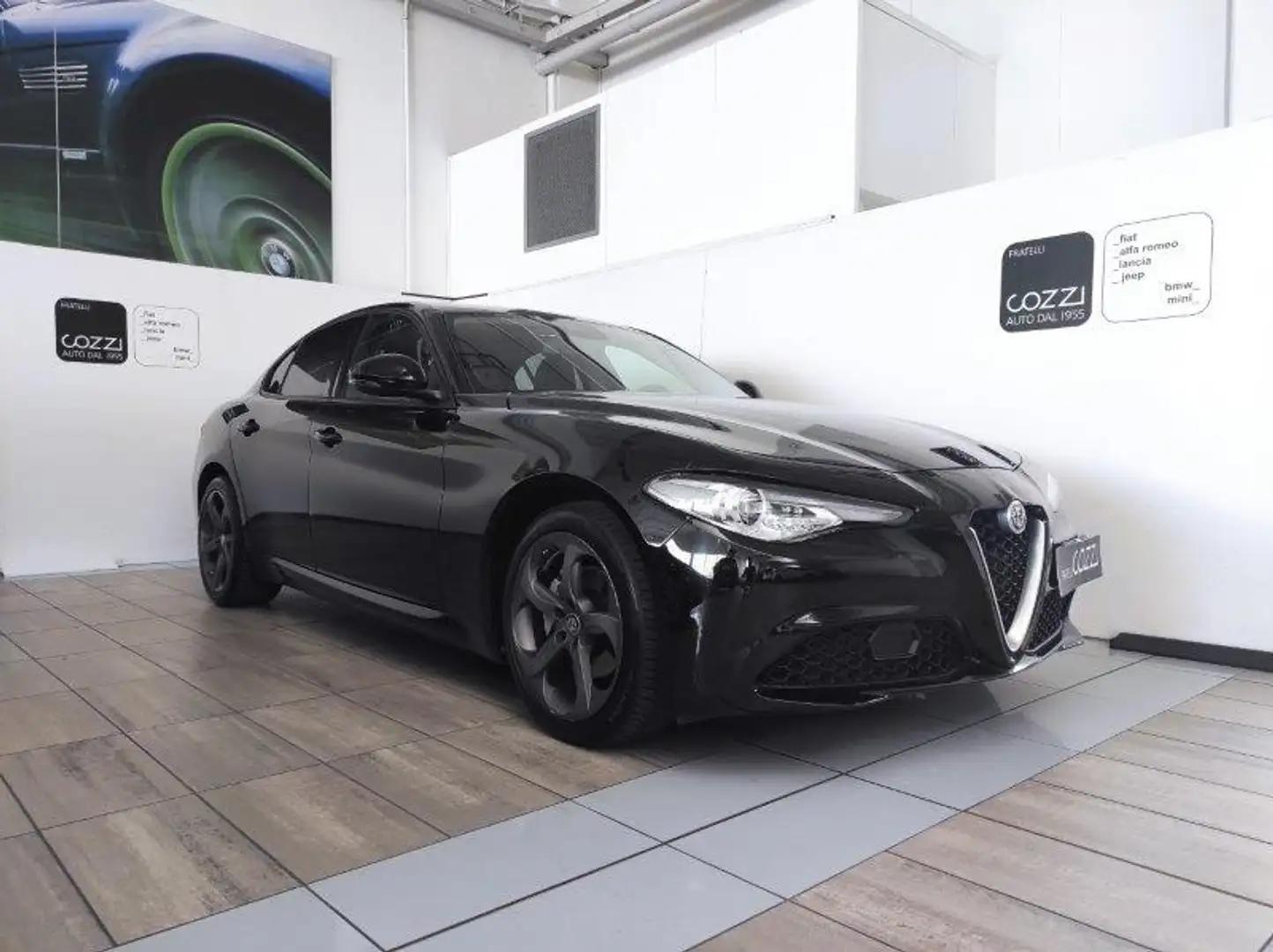 Alfa Romeo Giulia (2016) - Giulia 2.0 Turbo 200 CV AT8 Sport-Tech Black - 1