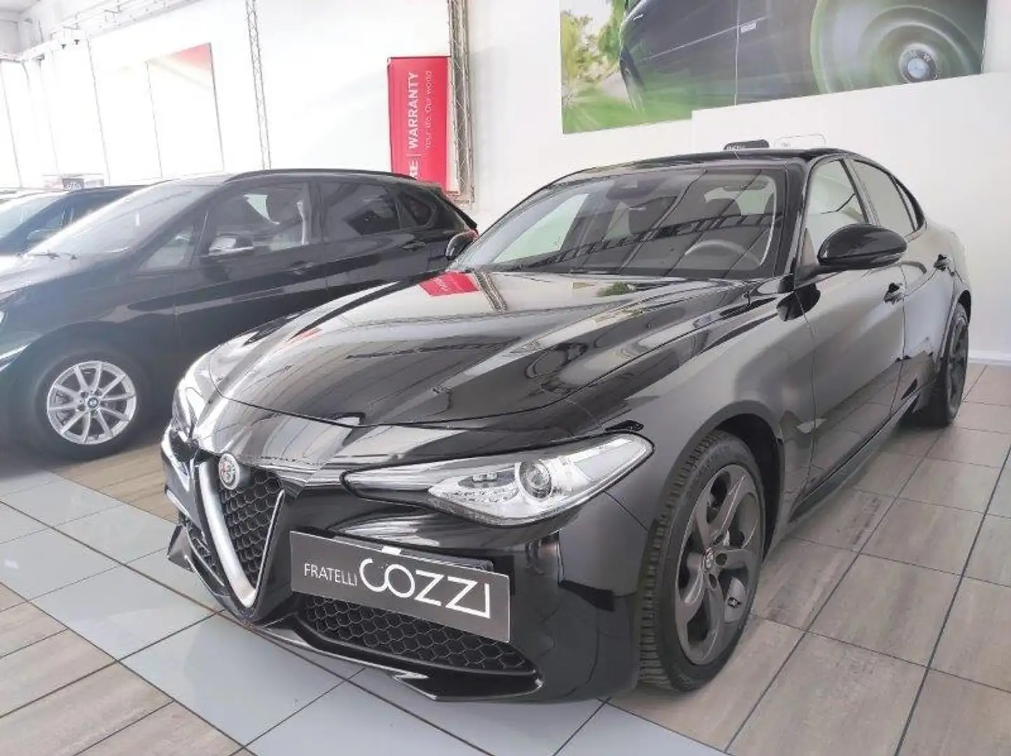 Alfa Romeo Giulia (2016) - Giulia 2.0 Turbo 200 CV AT8 Sport-Tech Black - 2