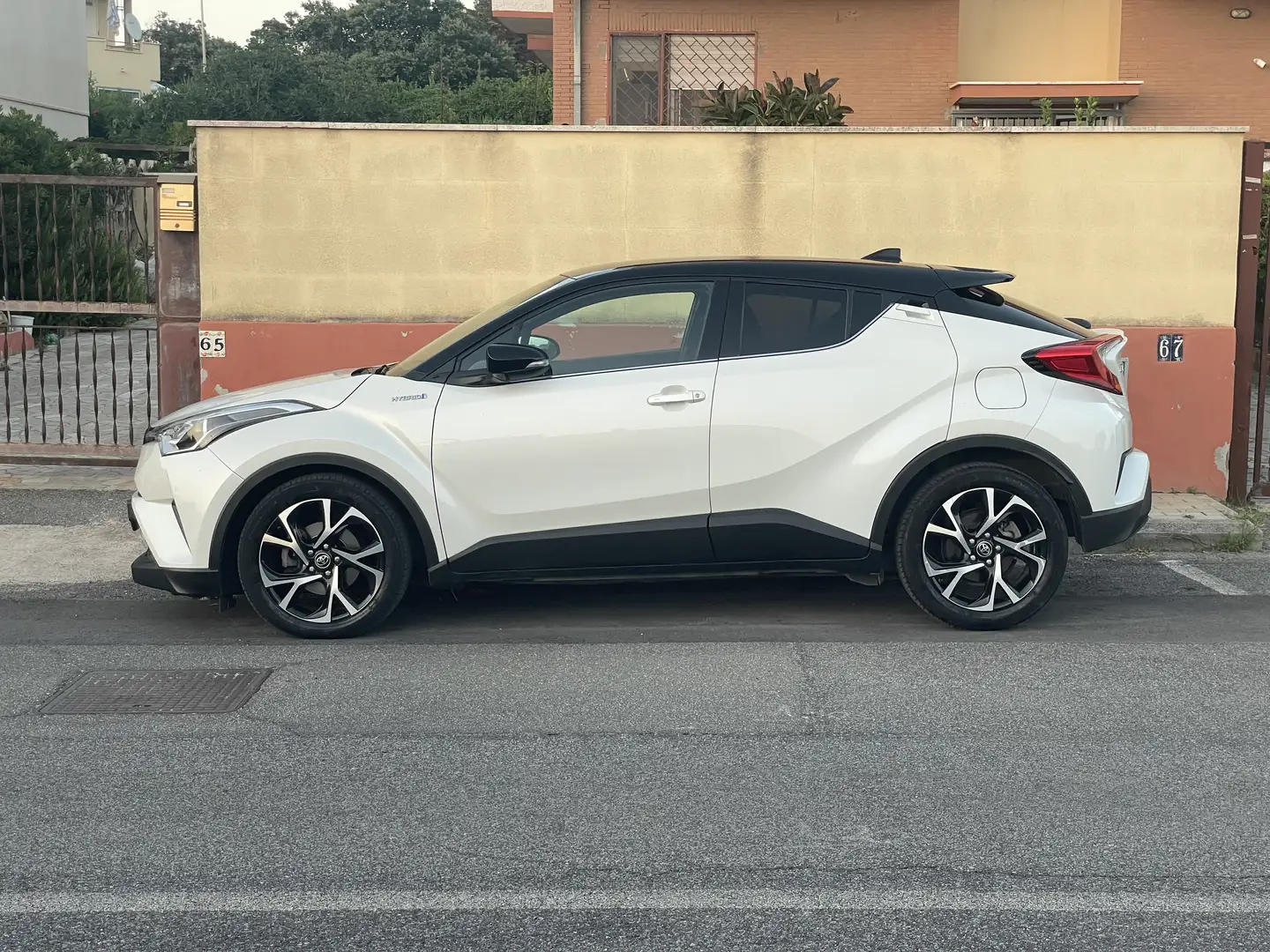 Toyota C-HR 1.8h Style 2wd e-cvt - 1