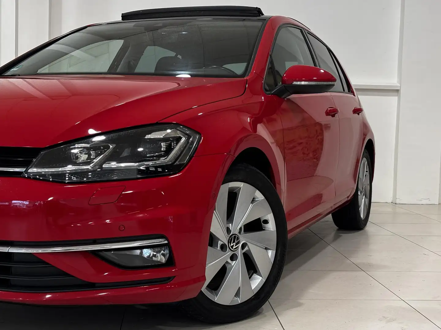 Volkswagen Golf 1.4 TSI Highline Business R | Panorama dak | Uniek Rot - 2