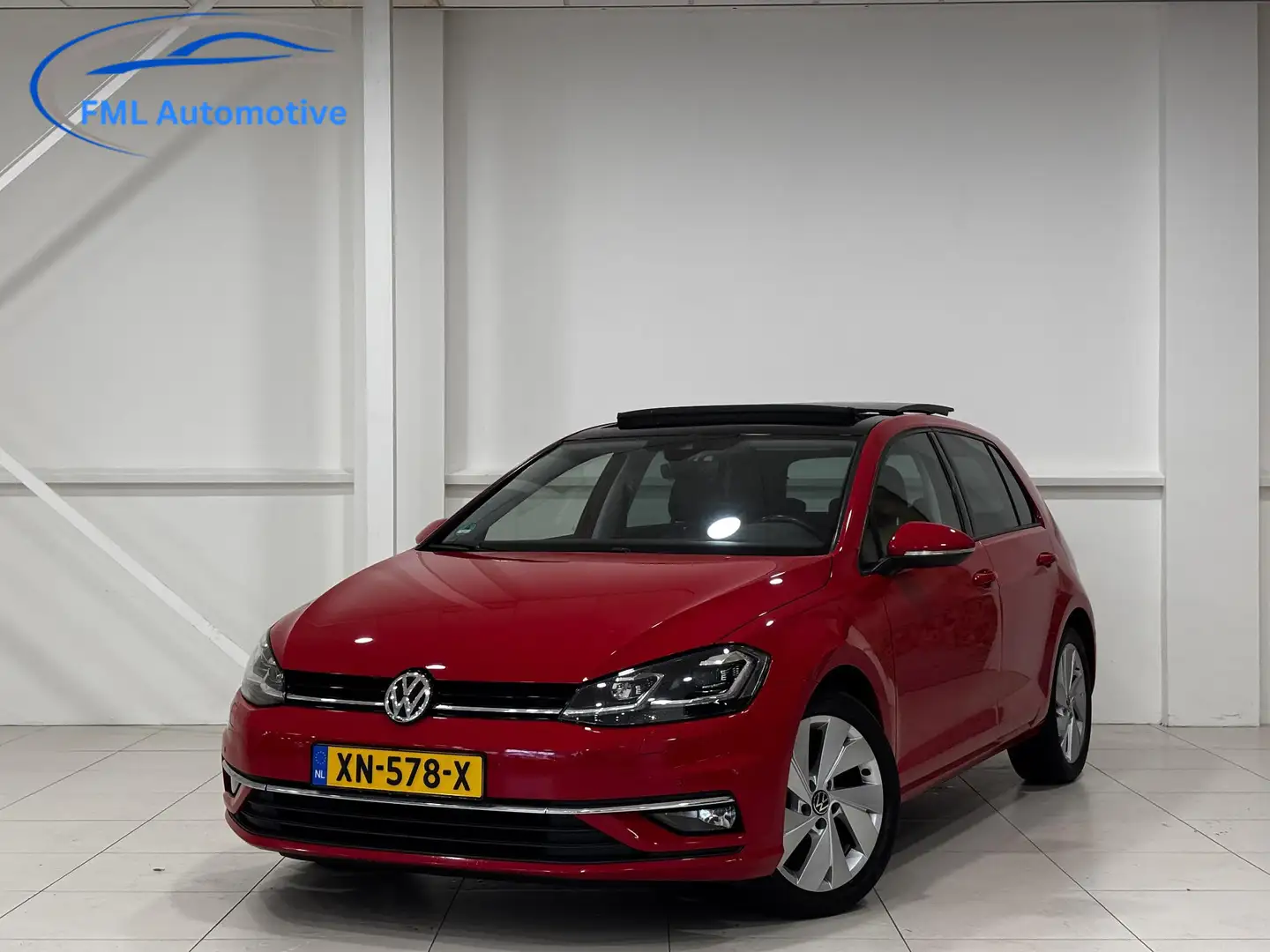 Volkswagen Golf 1.4 TSI Highline Business R | Panorama dak | Uniek Rot - 1