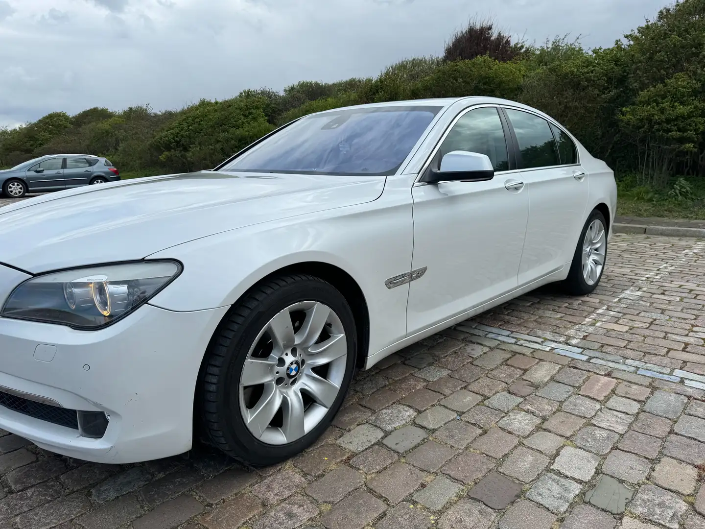 BMW 750 750 High Ex. Bílá - 2