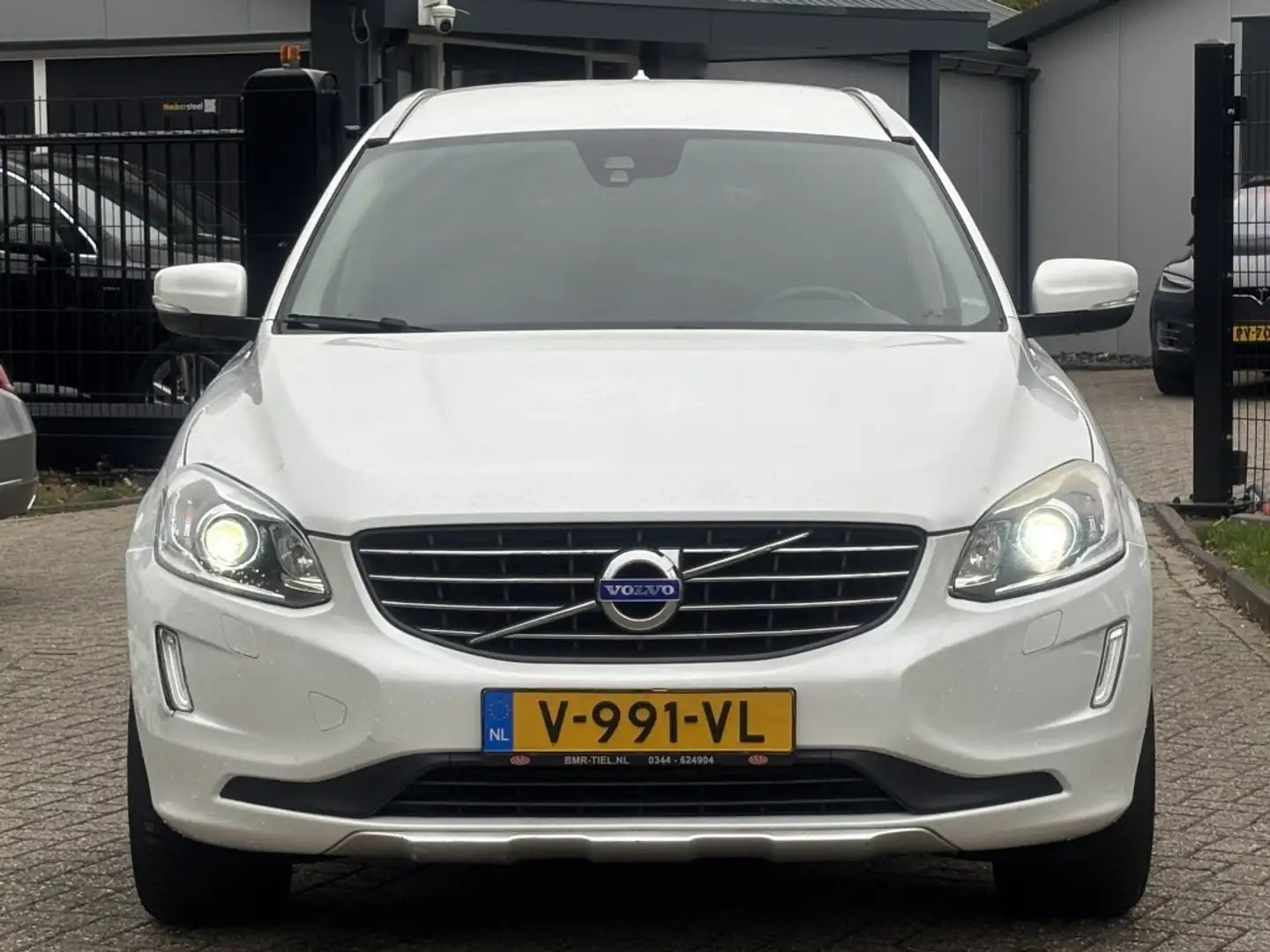 Volvo XC60 D5 Automaat Ocean Race Grijs Kenteken Bedrijfsauto Wit - 2