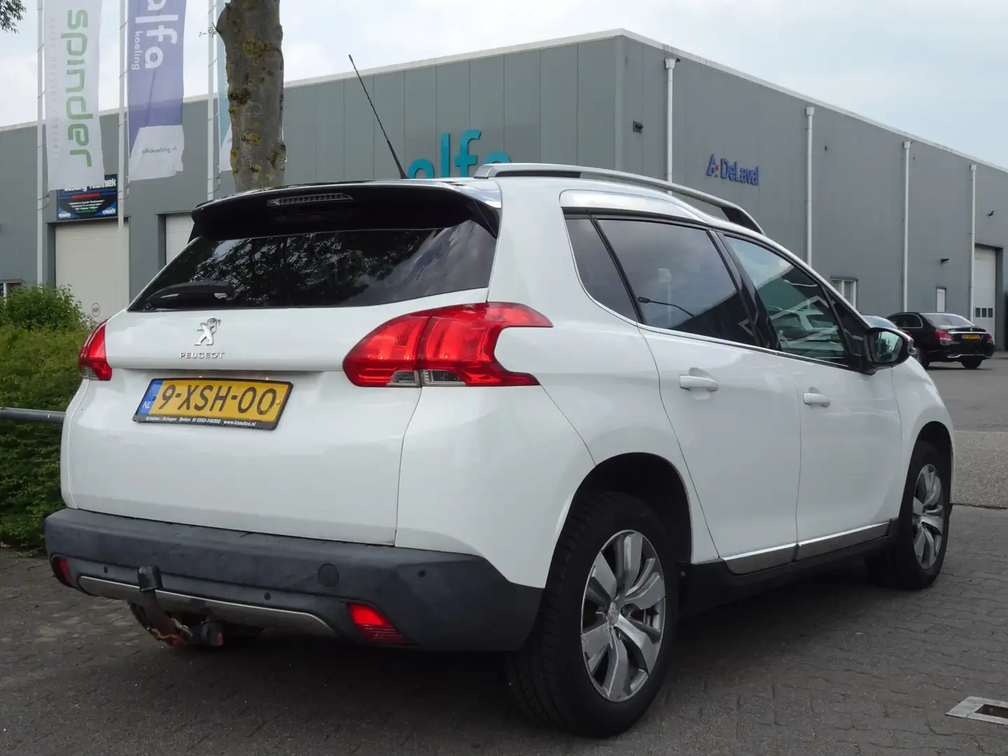Peugeot 2008 1.2 PureTech Executive Autom. Wit - 2