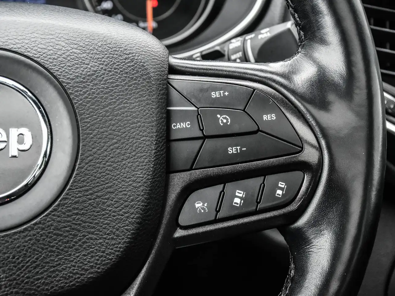 Jeep Cherokee снимка Jeep Cherokee