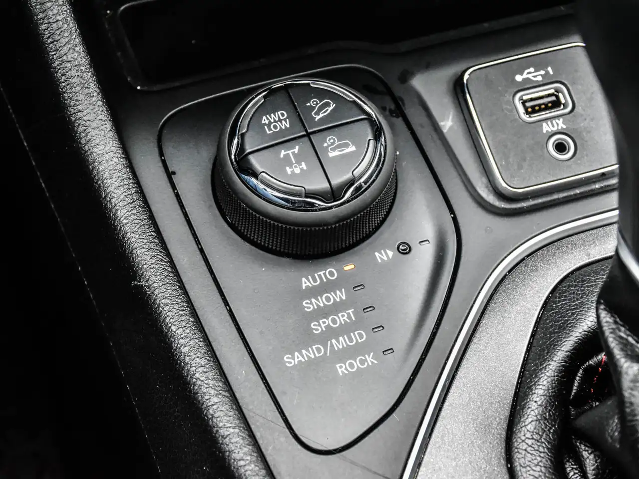 Jeep Cherokee снимка Jeep Cherokee