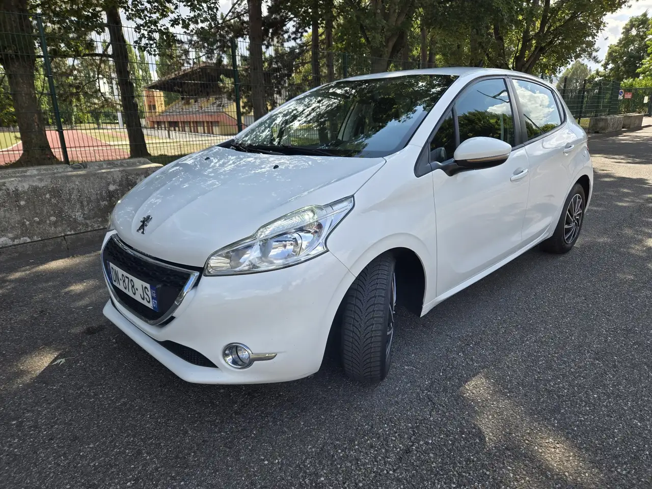Peugeot 208 208