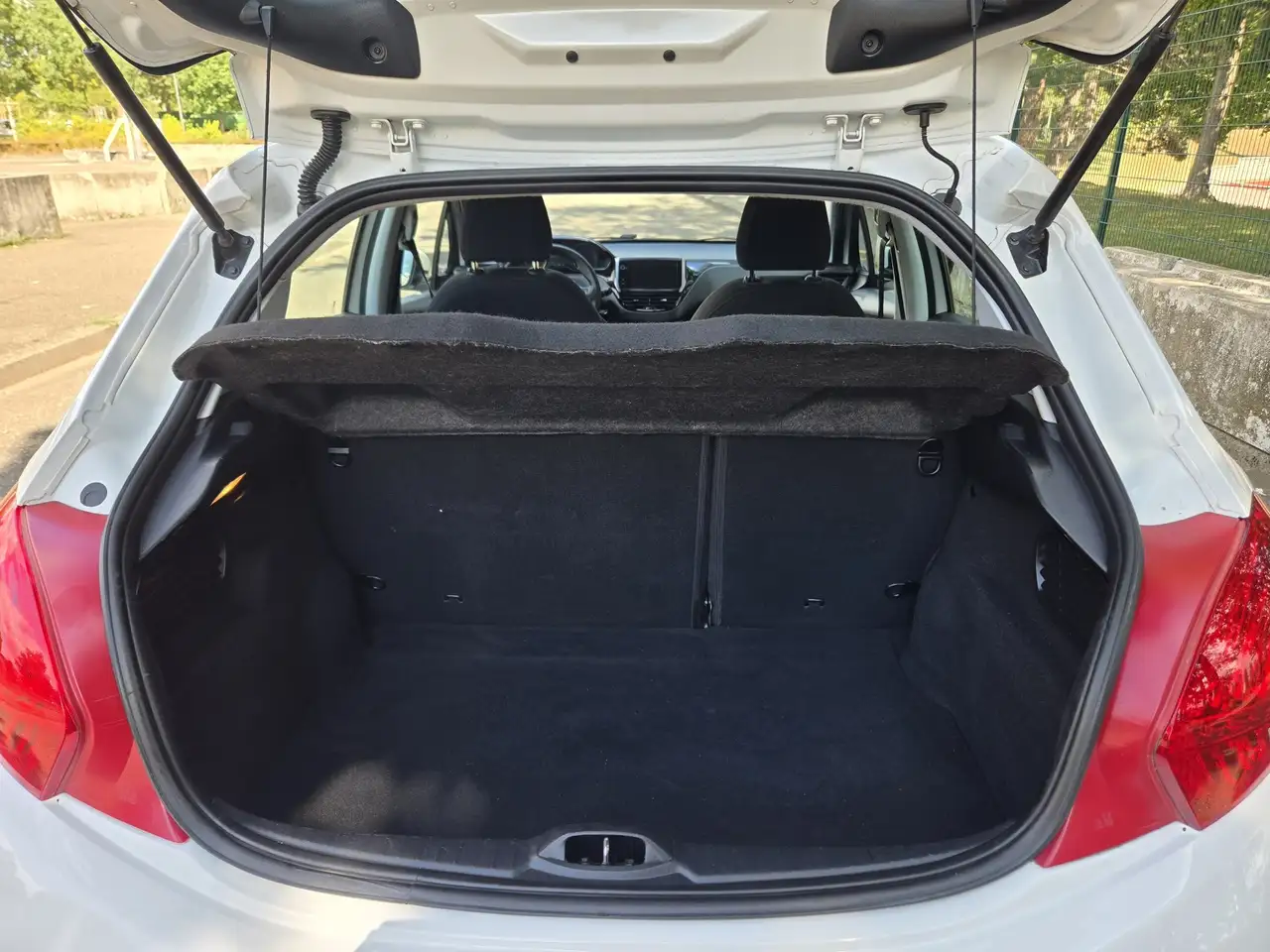 Peugeot 208 208 — photo 10
