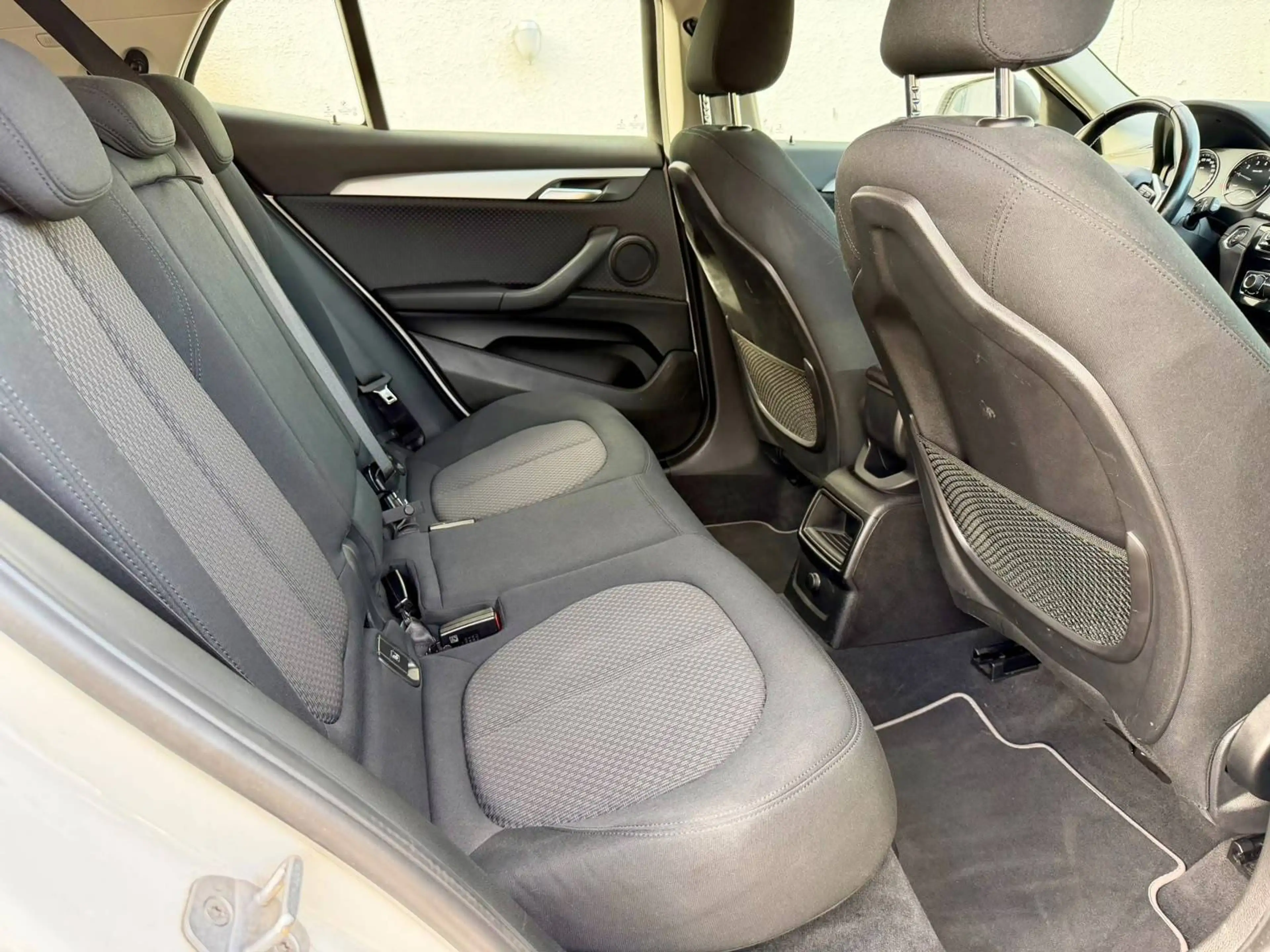 BMW X2 1.5i sDrive18 ECRAN/CLIM/TEL/JANTES-ALU/FRONT/CARNET👍 — photo 12