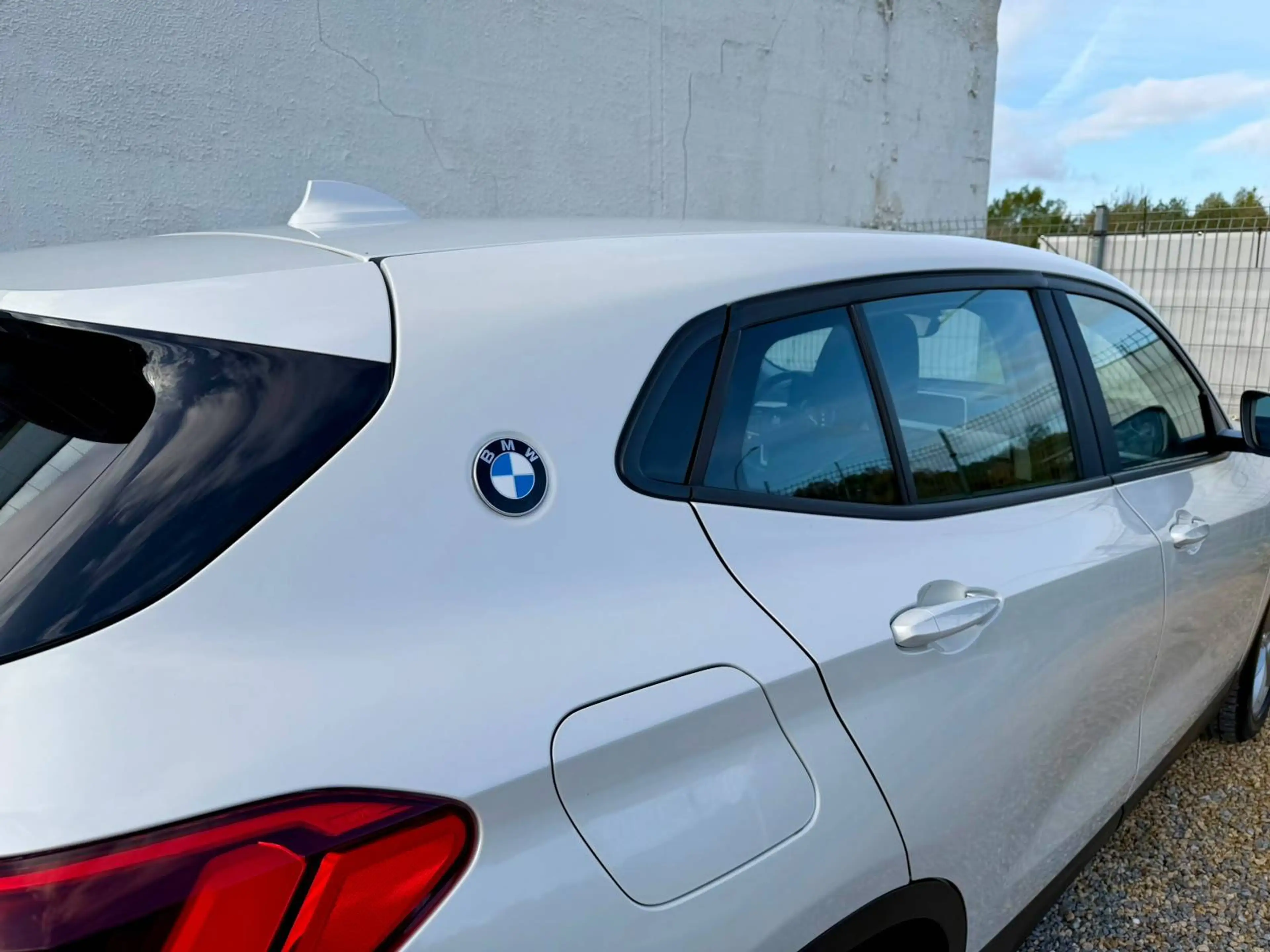 BMW X2 1.5i sDrive18 ECRAN/CLIM/TEL/JANTES-ALU/FRONT/CARNET👍 — photo 5