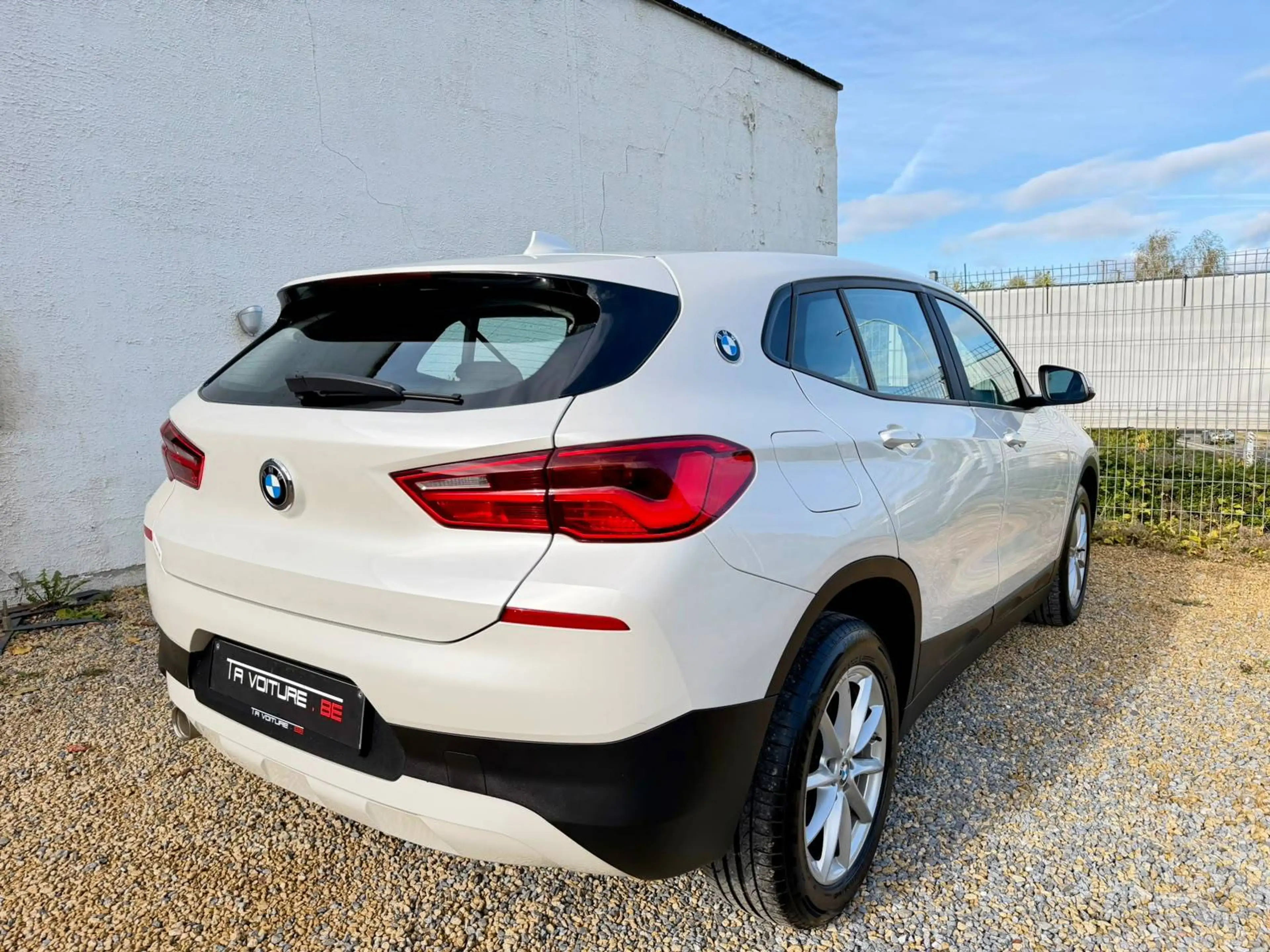 BMW X2 1.5i sDrive18 ECRAN/CLIM/TEL/JANTES-ALU/FRONT/CARNET👍 — photo 4