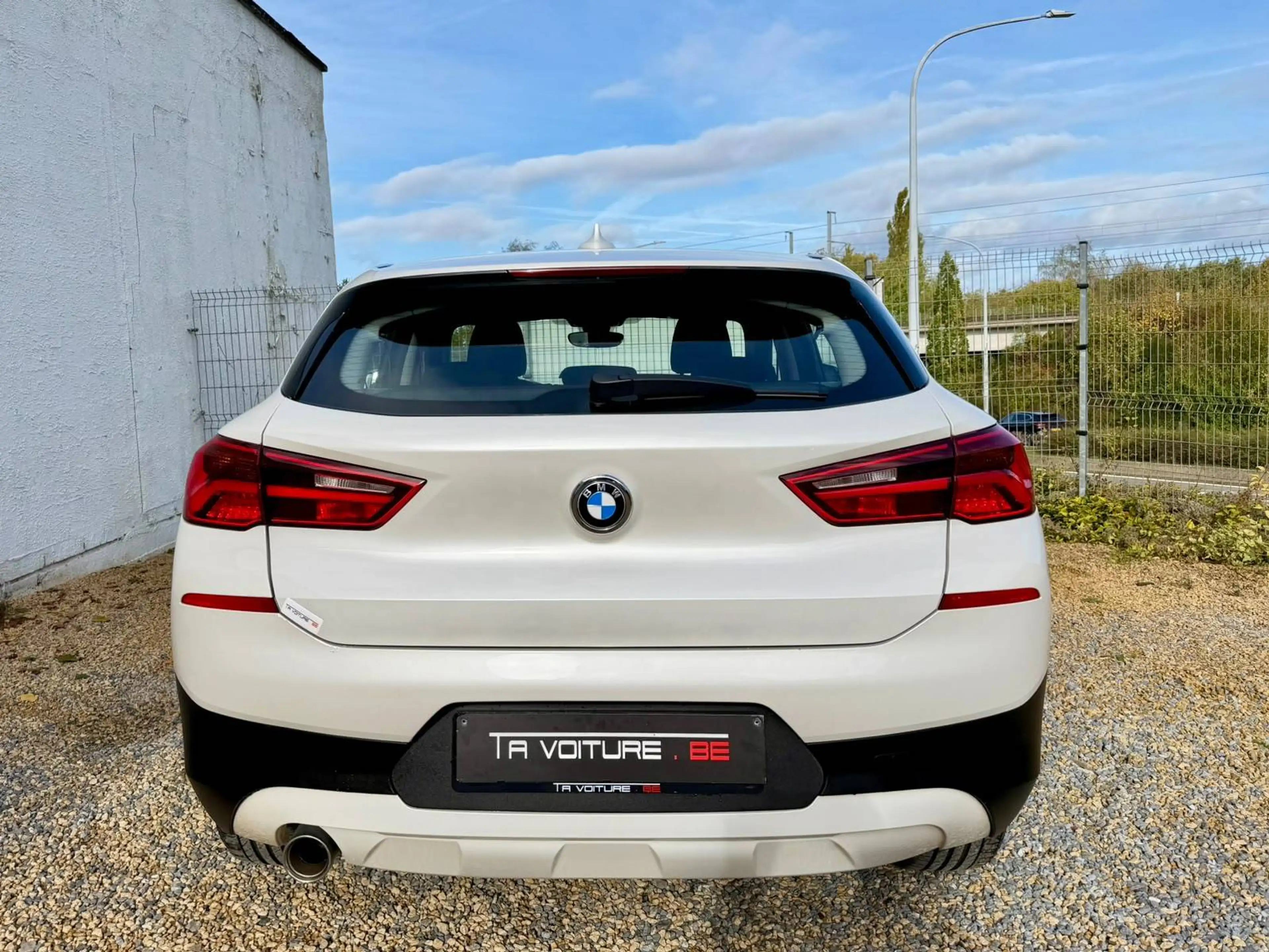 BMW X2 1.5i sDrive18 ECRAN/CLIM/TEL/JANTES-ALU/FRONT/CARNET👍 — photo 6