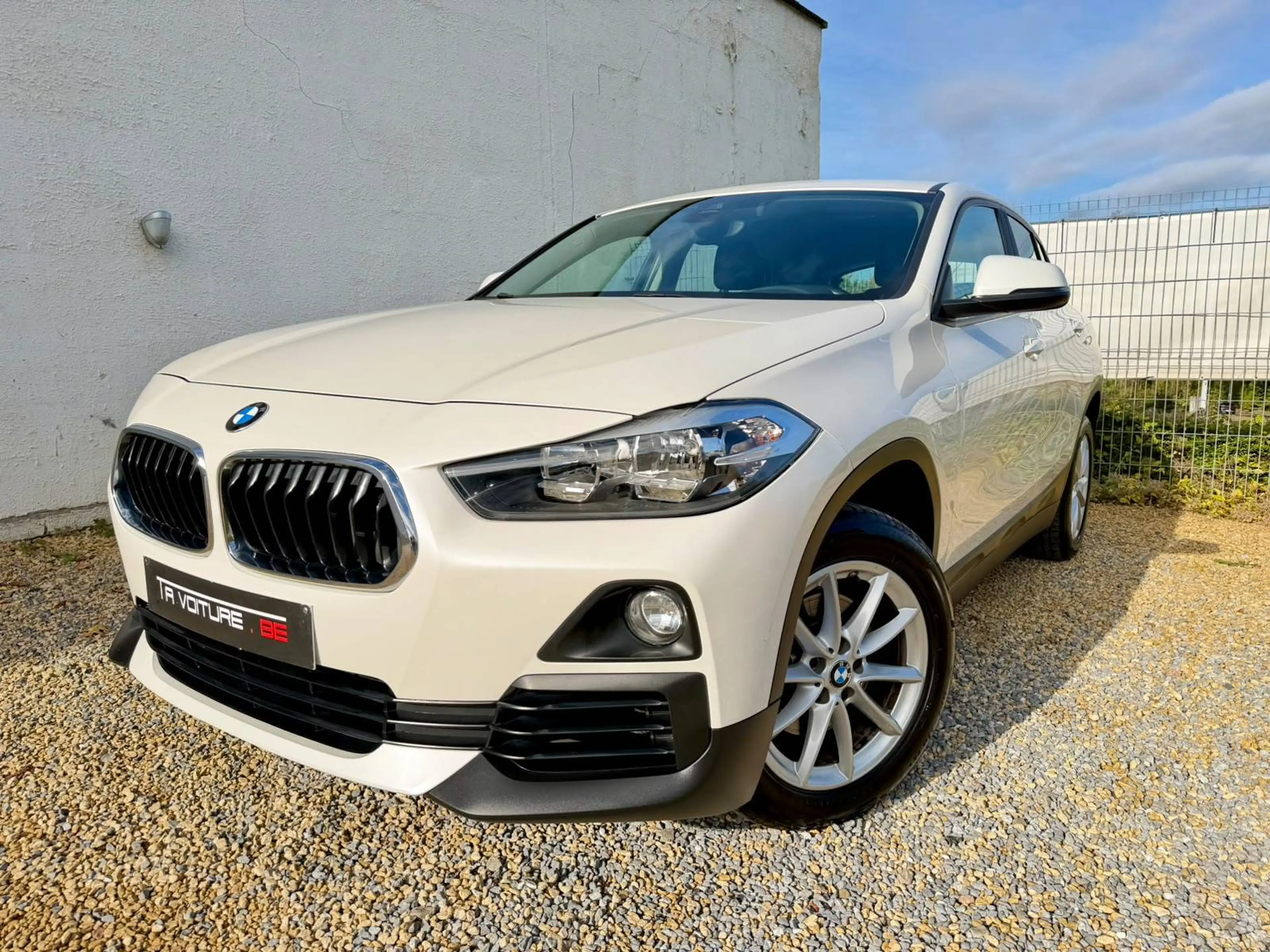 BMW X2 1.5i sDrive18 ECRAN/CLIM/TEL/JANTES-ALU/FRONT/CARNET👍 — photo 2