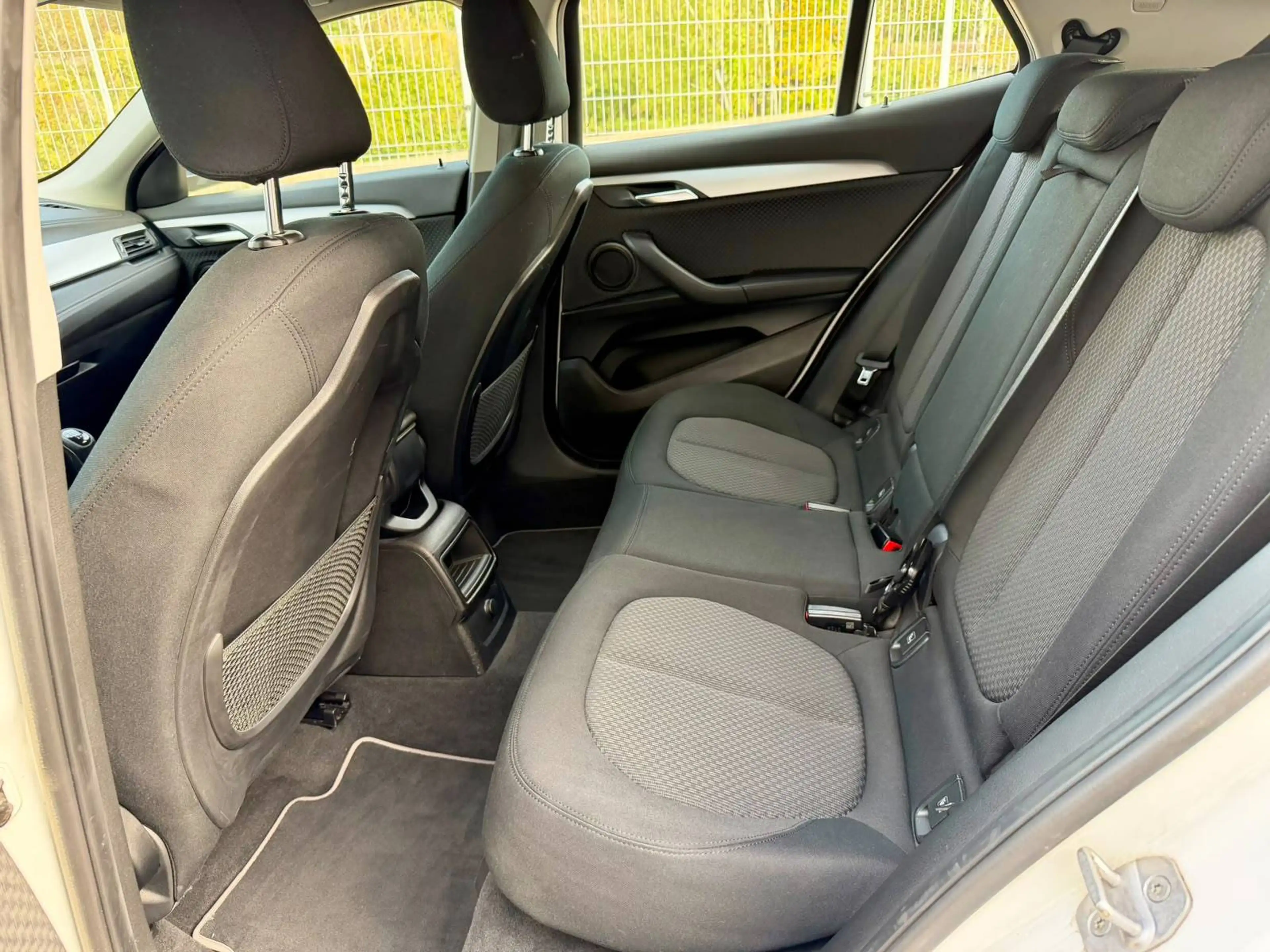 BMW X2 1.5i sDrive18 ECRAN/CLIM/TEL/JANTES-ALU/FRONT/CARNET👍 — photo 11