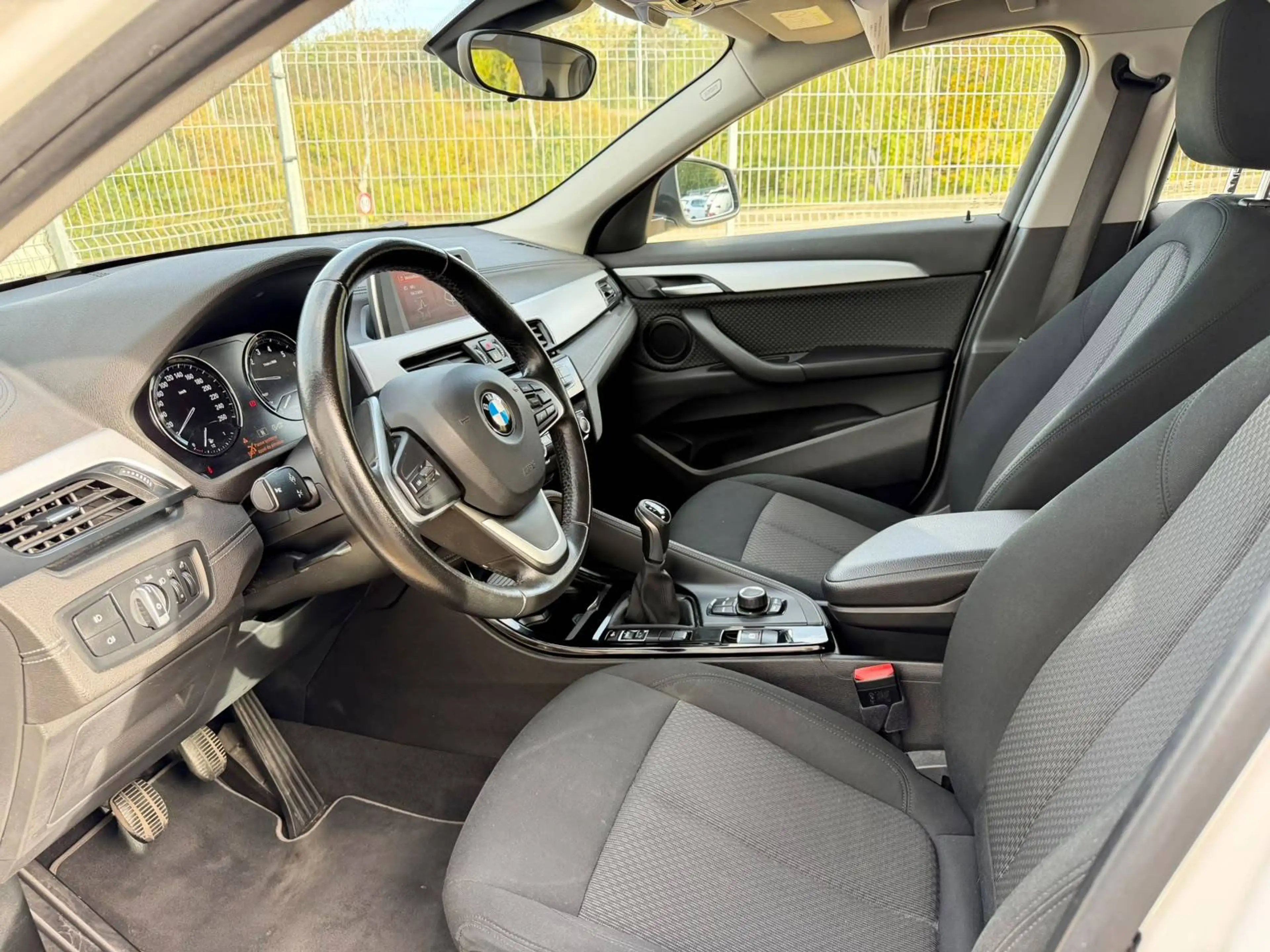 BMW X2 1.5i sDrive18 ECRAN/CLIM/TEL/JANTES-ALU/FRONT/CARNET👍 — photo 10