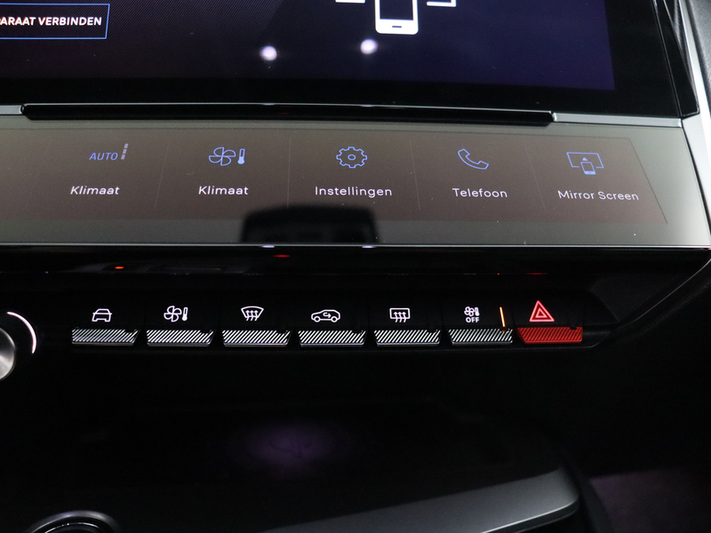Peugeot 408 1.6 HYbrid Allure 180 EAT8 — photo 32
