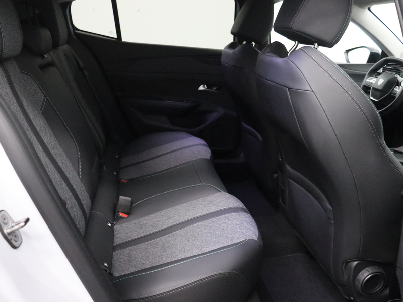 Peugeot 408 1.6 HYbrid Allure 180 EAT8 — photo 38