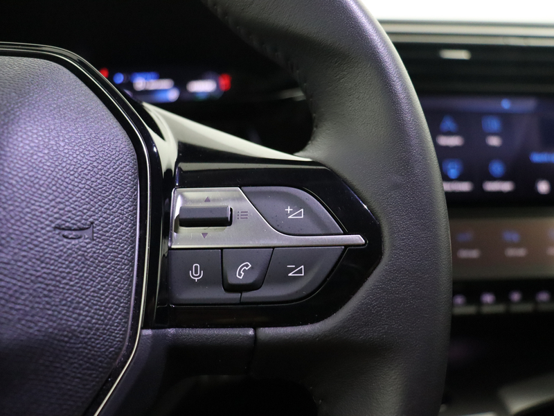 Peugeot 408 1.6 HYbrid Allure 180 EAT8 — photo 22