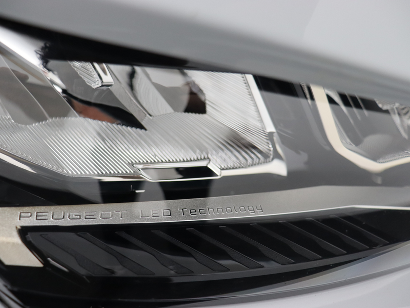 Peugeot 408 1.6 HYbrid Allure 180 EAT8 — photo 37