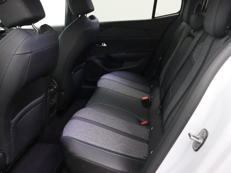 Peugeot 408 1.6 HYbrid Allure 180 EAT8 — photo 11