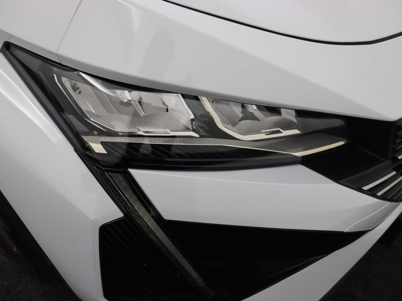 Peugeot 408 1.6 HYbrid Allure 180 EAT8 — photo 36