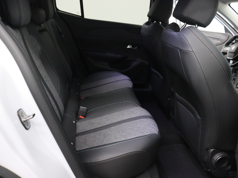 Peugeot 408 1.6 HYbrid Allure 180 EAT8 — photo 10