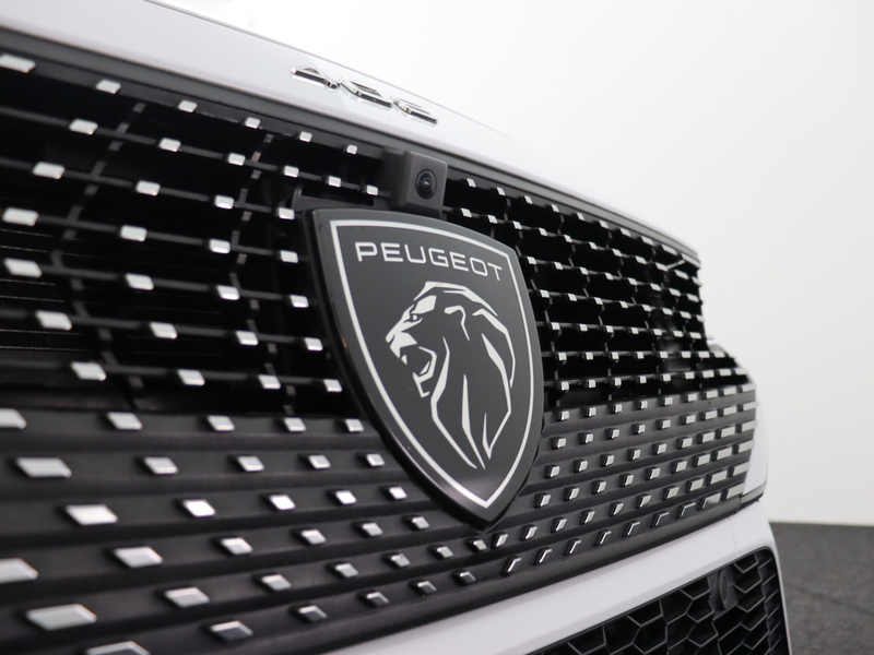 Peugeot 408 1.6 HYbrid Allure 180 EAT8 — photo 8