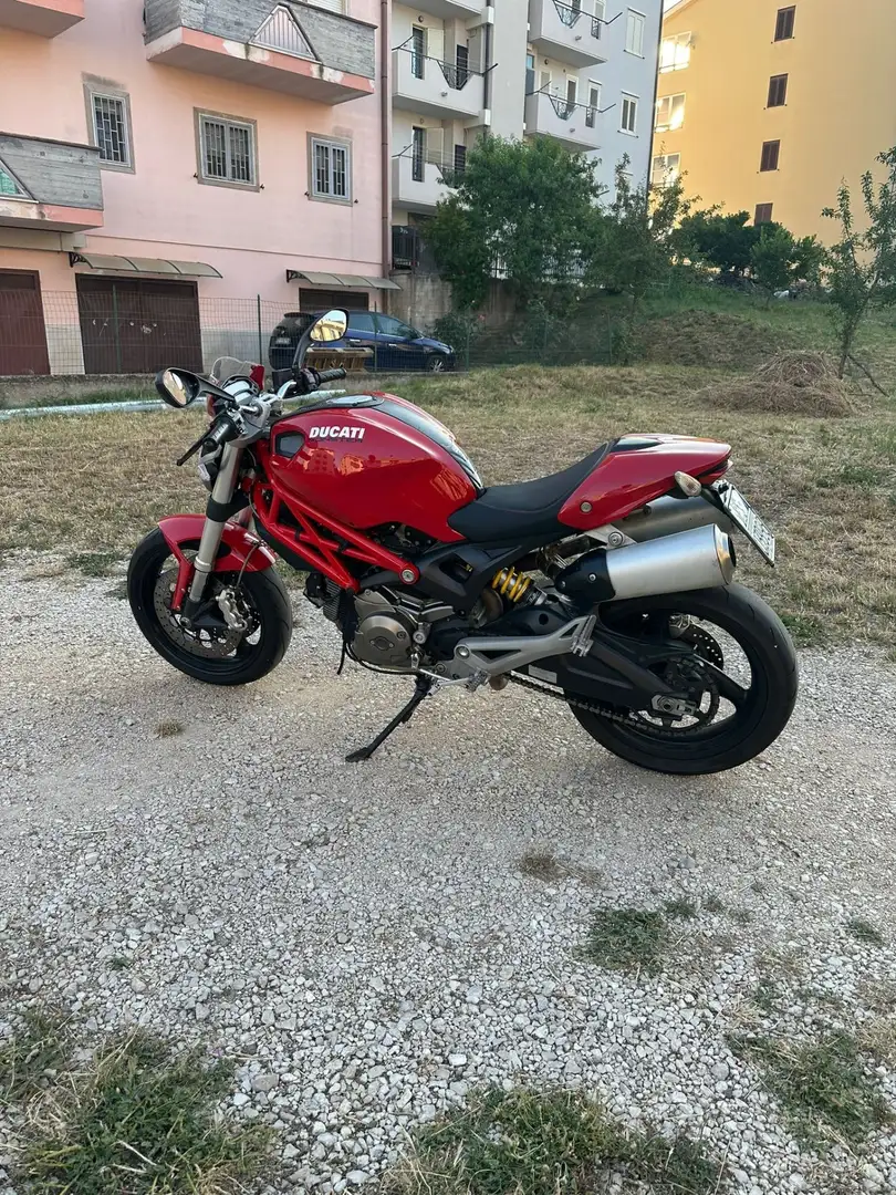 Ducati Monster 696 Rouge - 1