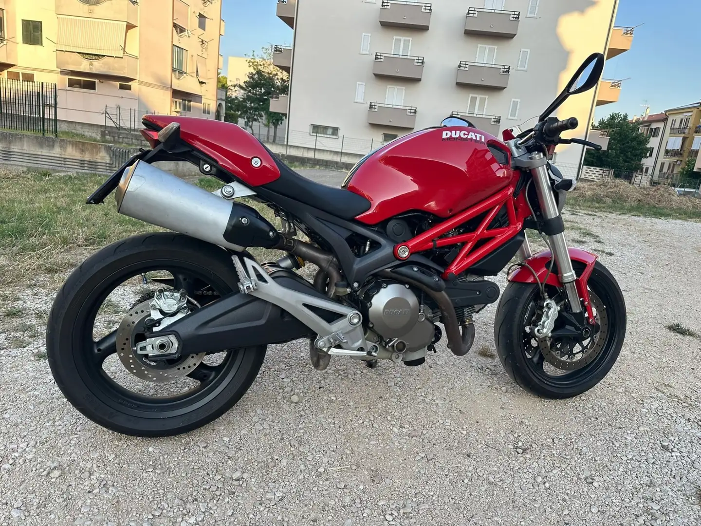Ducati Monster 696 Rouge - 2