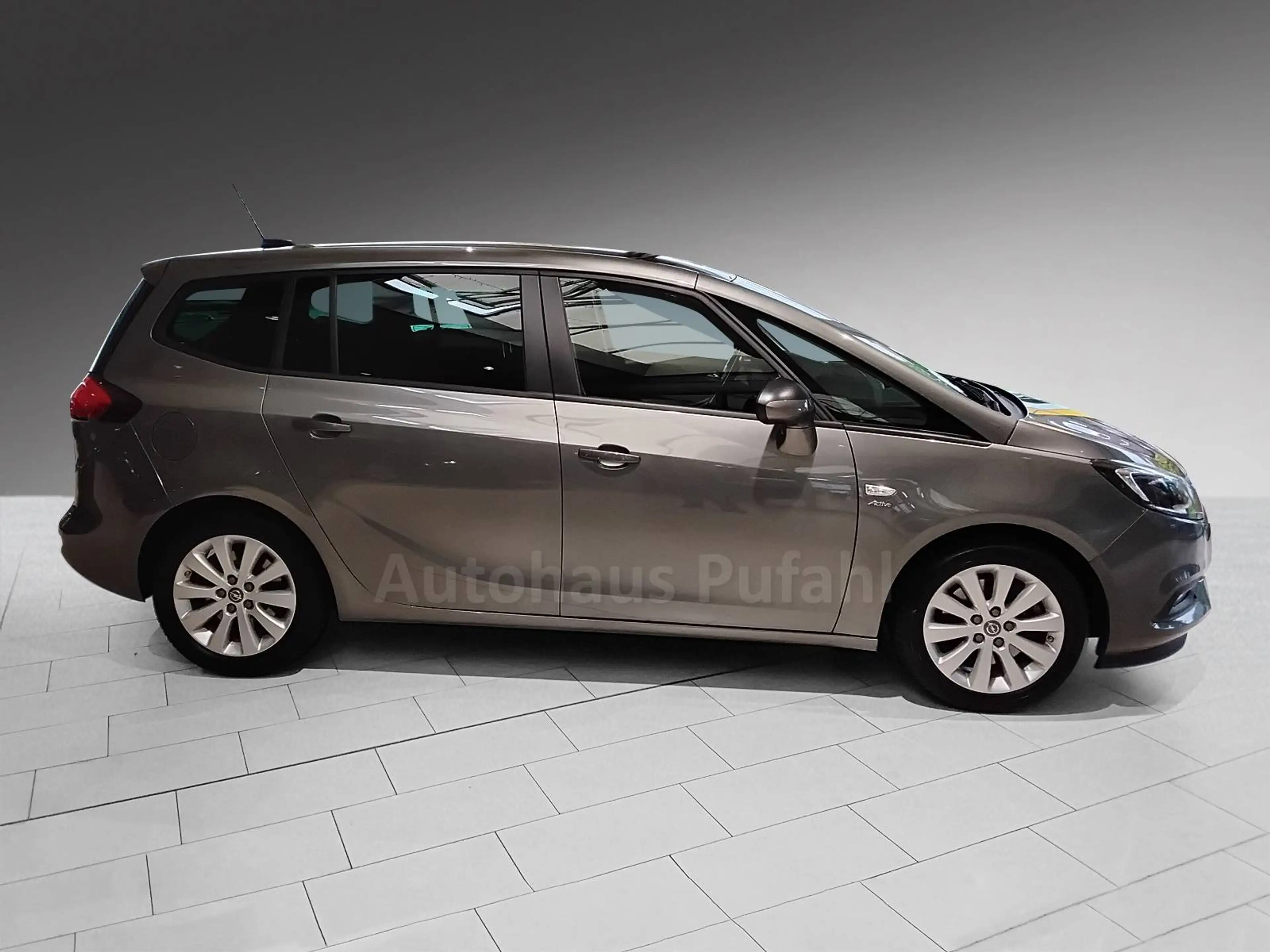 Opel Zafira Tourer wenig KM vom Opel Partner — photo 9