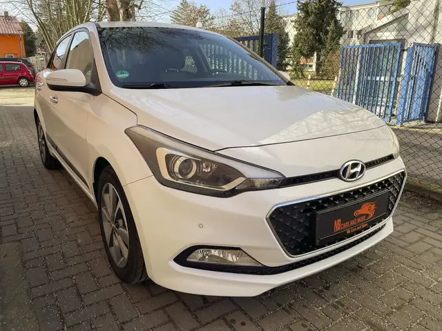 Hyundai i20 1,4 Style, Automatik, Navi, Klima, Keyless!!