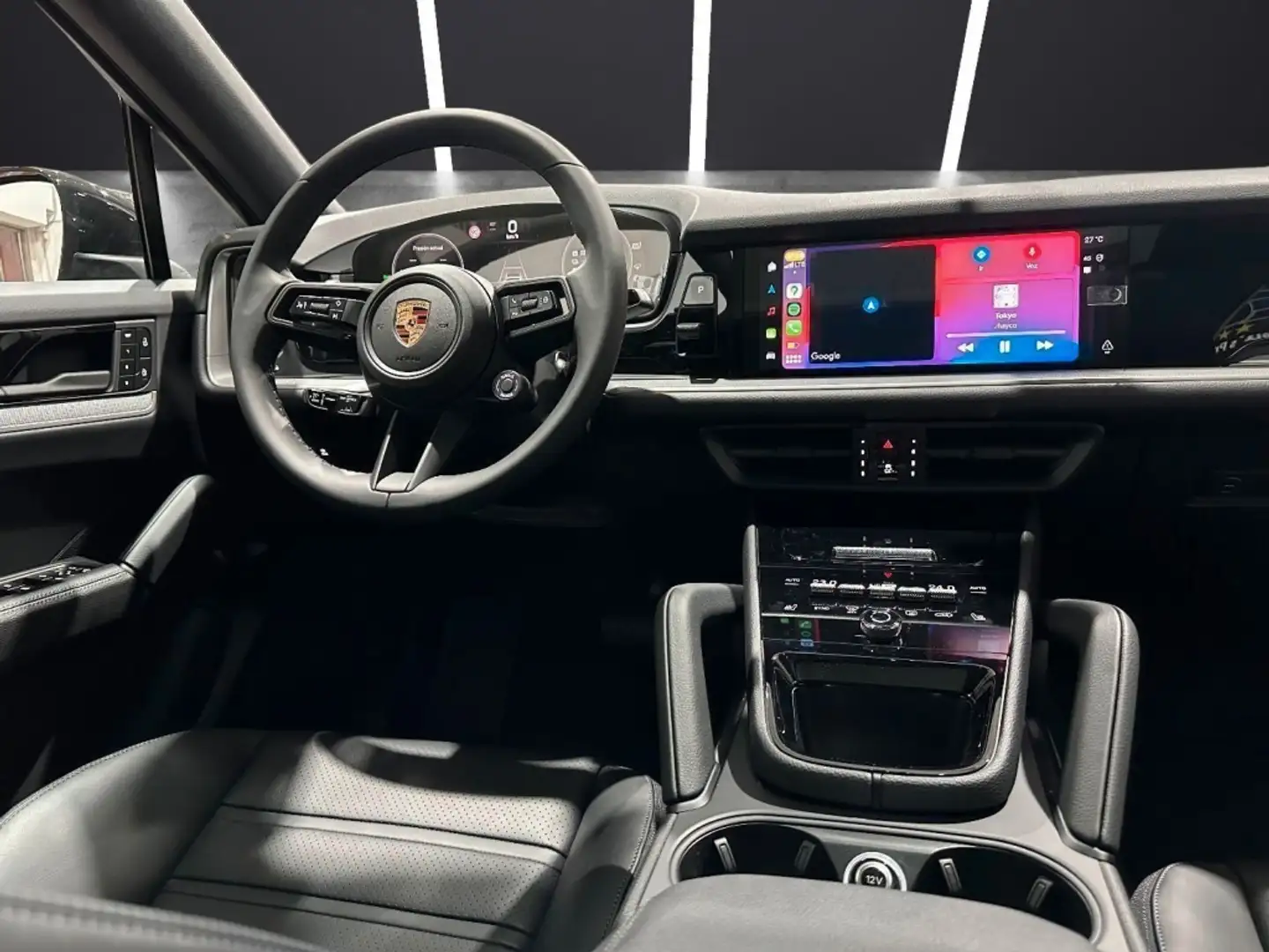 Porsche Cayenne Coupé E-Hybrid Aut. Černá - 2