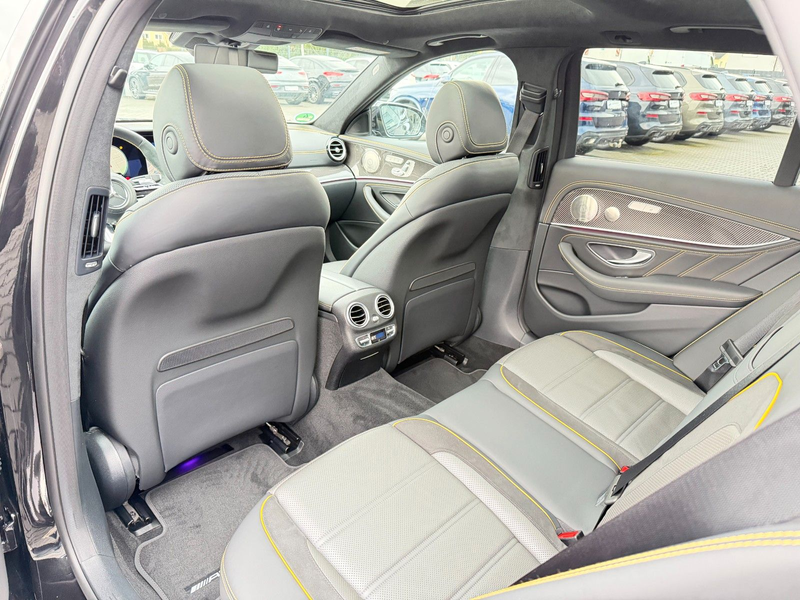 Mercedes-Benz E 63 AMG E63S*AMG*4M*EXCLUSIVE*360°ACC*HUD*AHK*LED*DAB* — photo 11