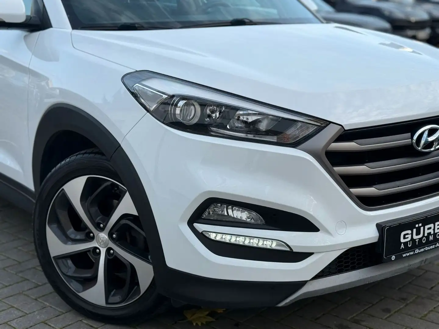 Hyundai TUCSON Advantage 4WD Leder*Navi*Kamera*AHK Weiß - 2