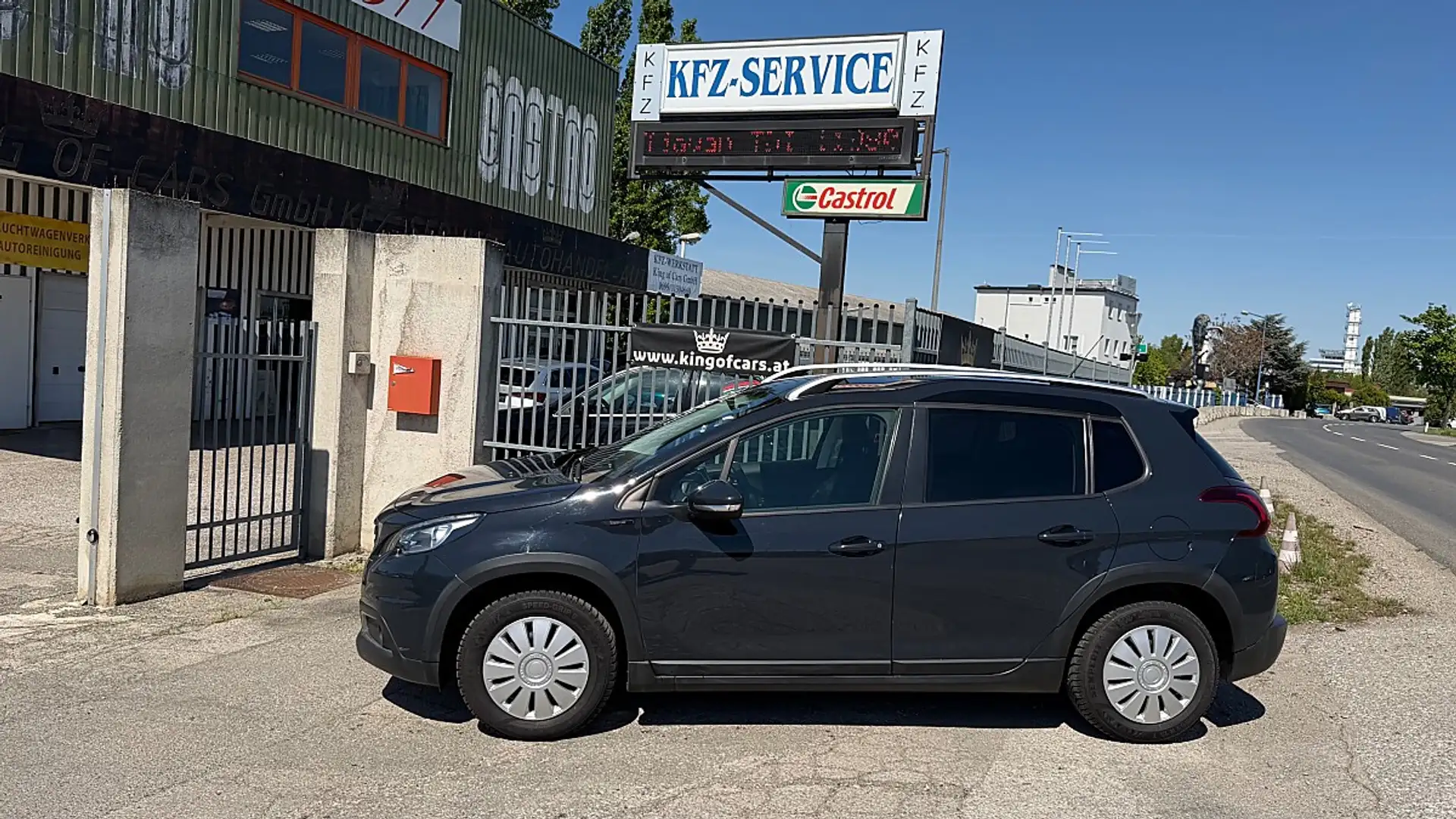 Peugeot 2008 Signature 1,2l, 1.Besitz Grau - 2