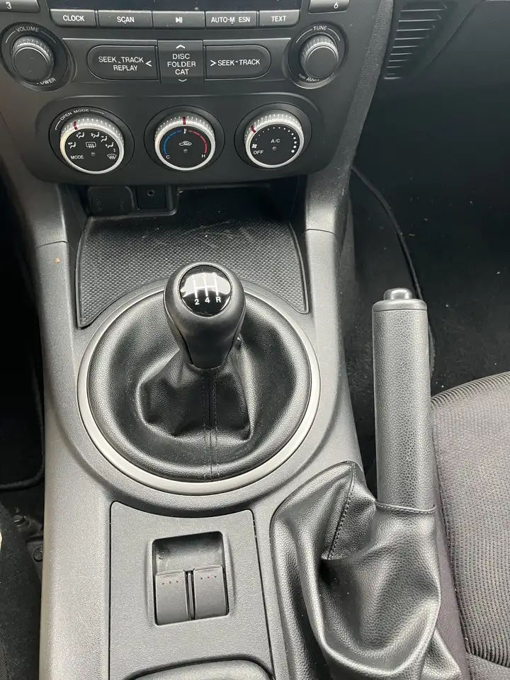 Mazda MX-5 Miata снимка Mazda MX-5 Miata